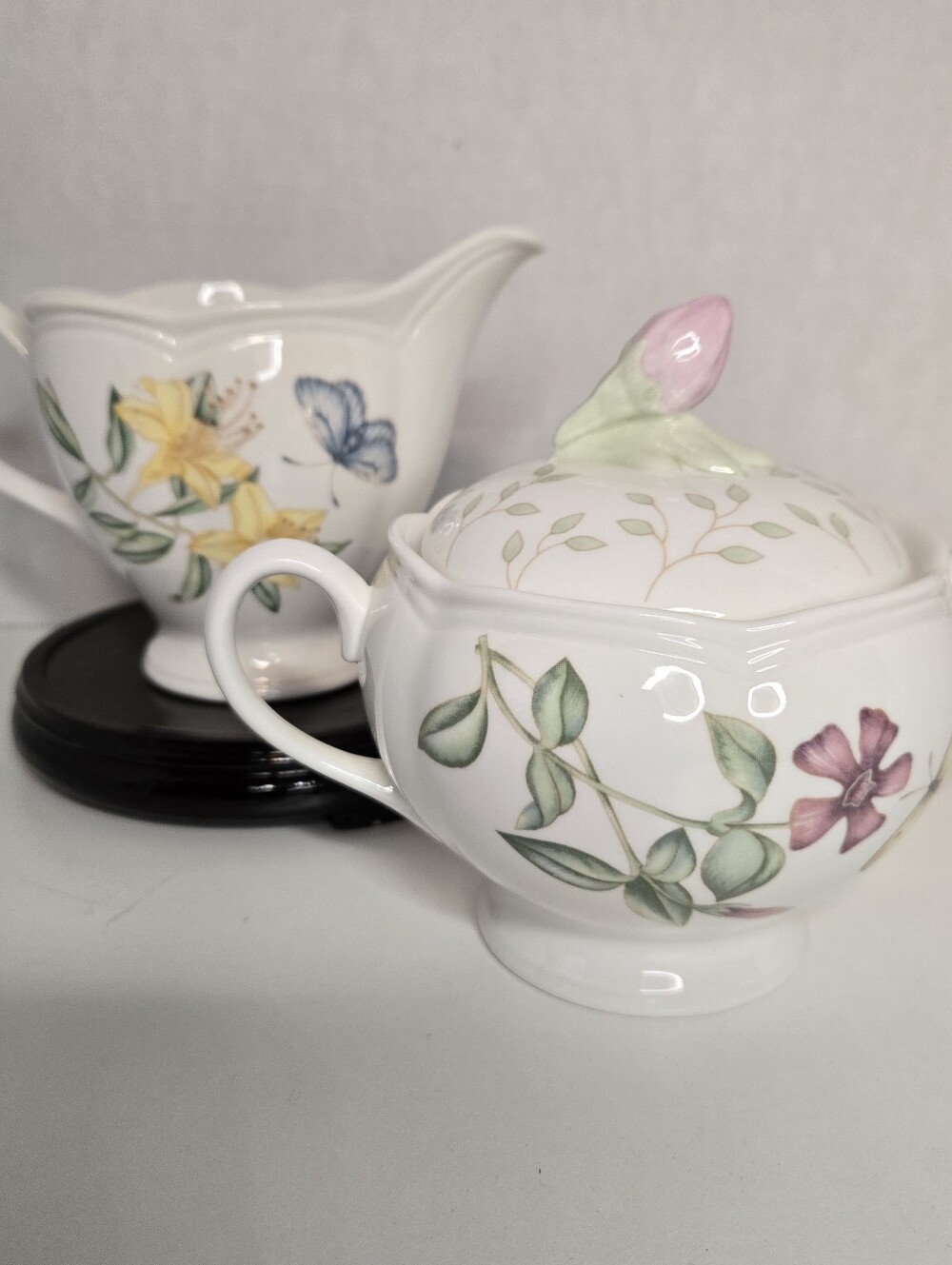 Lenox Butterfly Meadow by Louise Le Luyer Creamer and Sugar with Pink Bud Lid